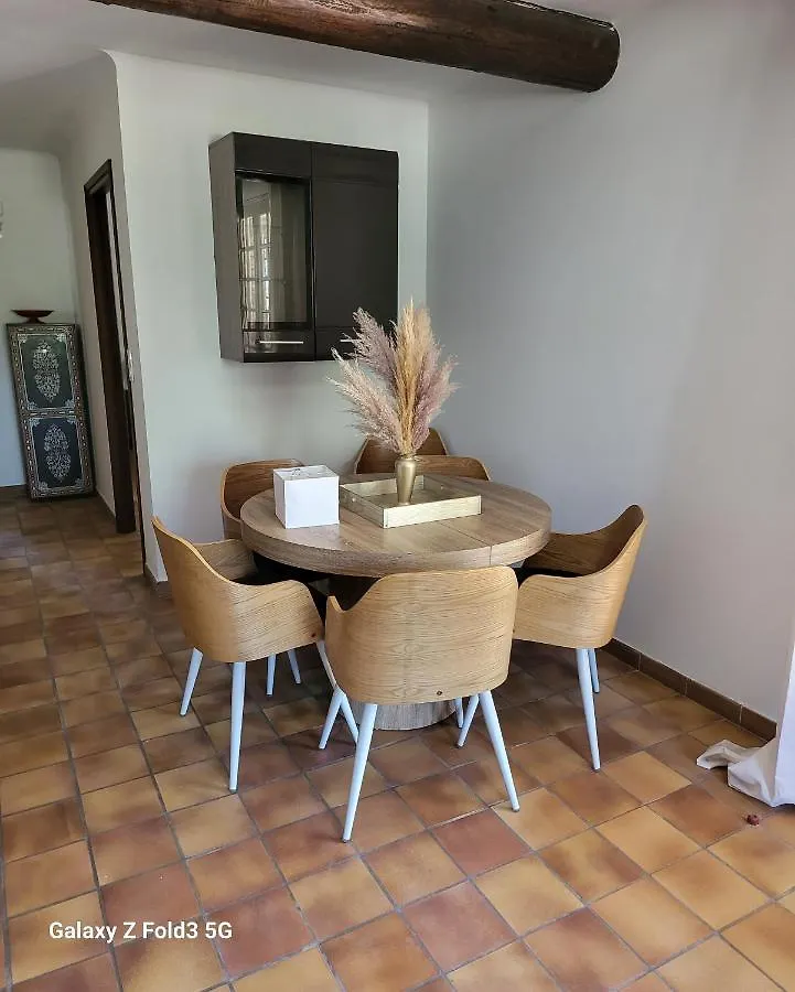 Maison Au Coeur De La Colline Clavaillan 0*,